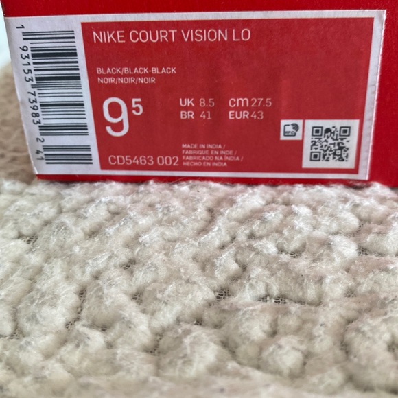 Unisex all black Nikes - Picture 4 of 4